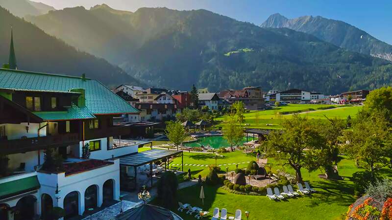 Im Neuhaus Zillertal Resort in Mayrhofen steckt Vielfalt & Abwechslung. ► Finden Sie heraus, was das Hotel in Tirol besonders macht!